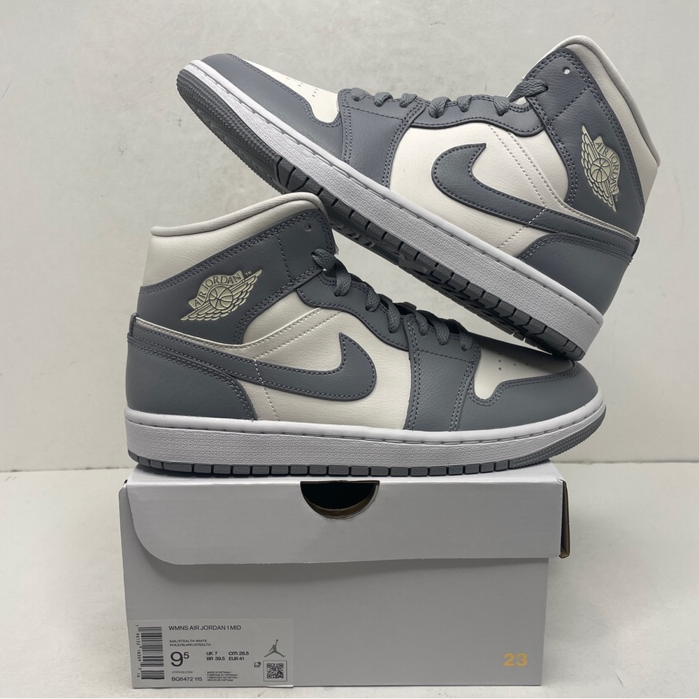 Nike Air Jordan 1 Retro Mid WMNS “Stealth” 2022 - Picture 1 of 4